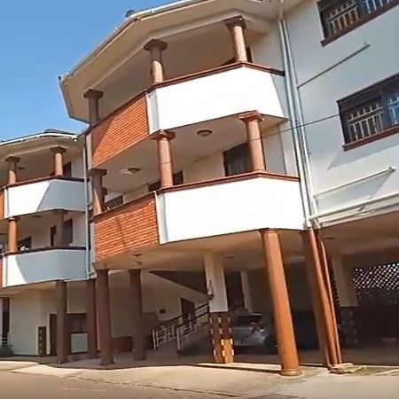 The Abode Apartments Lake View & Breakfast Suite Near Beach エンテベ エクステリア 写真
