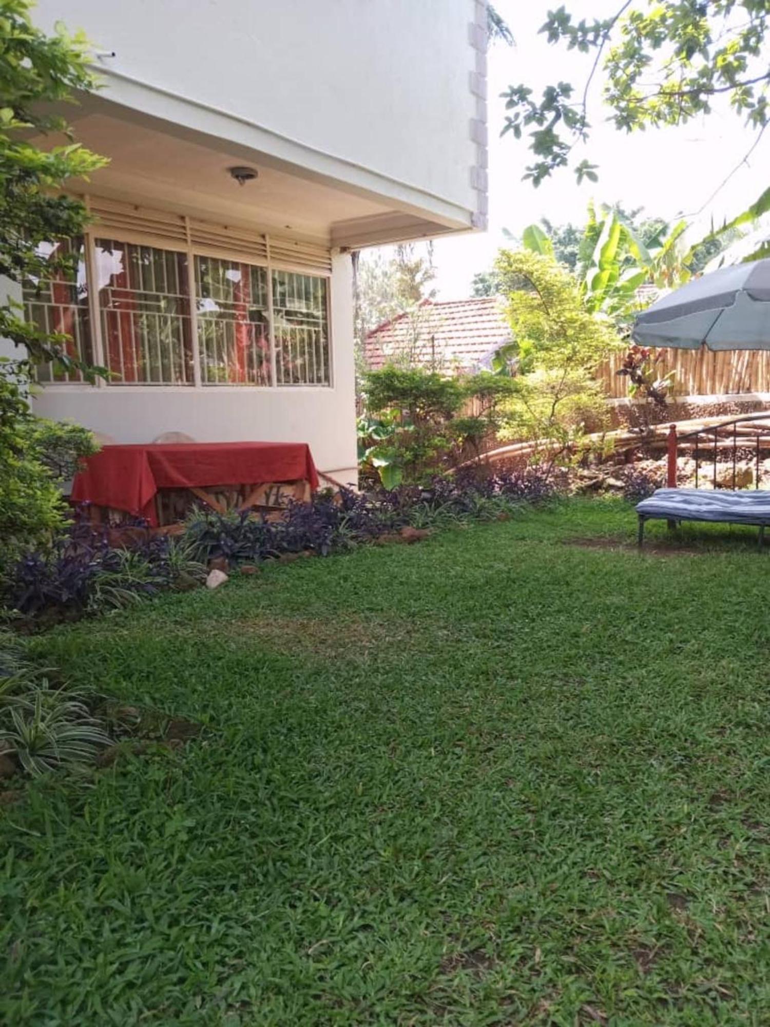 The Abode Apartments Lake View & Breakfast Suite Near Beach エンテベ エクステリア 写真